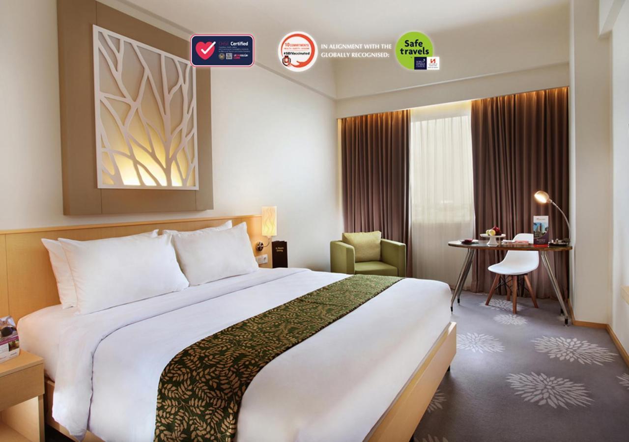 Swiss-Belinn Manyar Surabaya Exterior photo