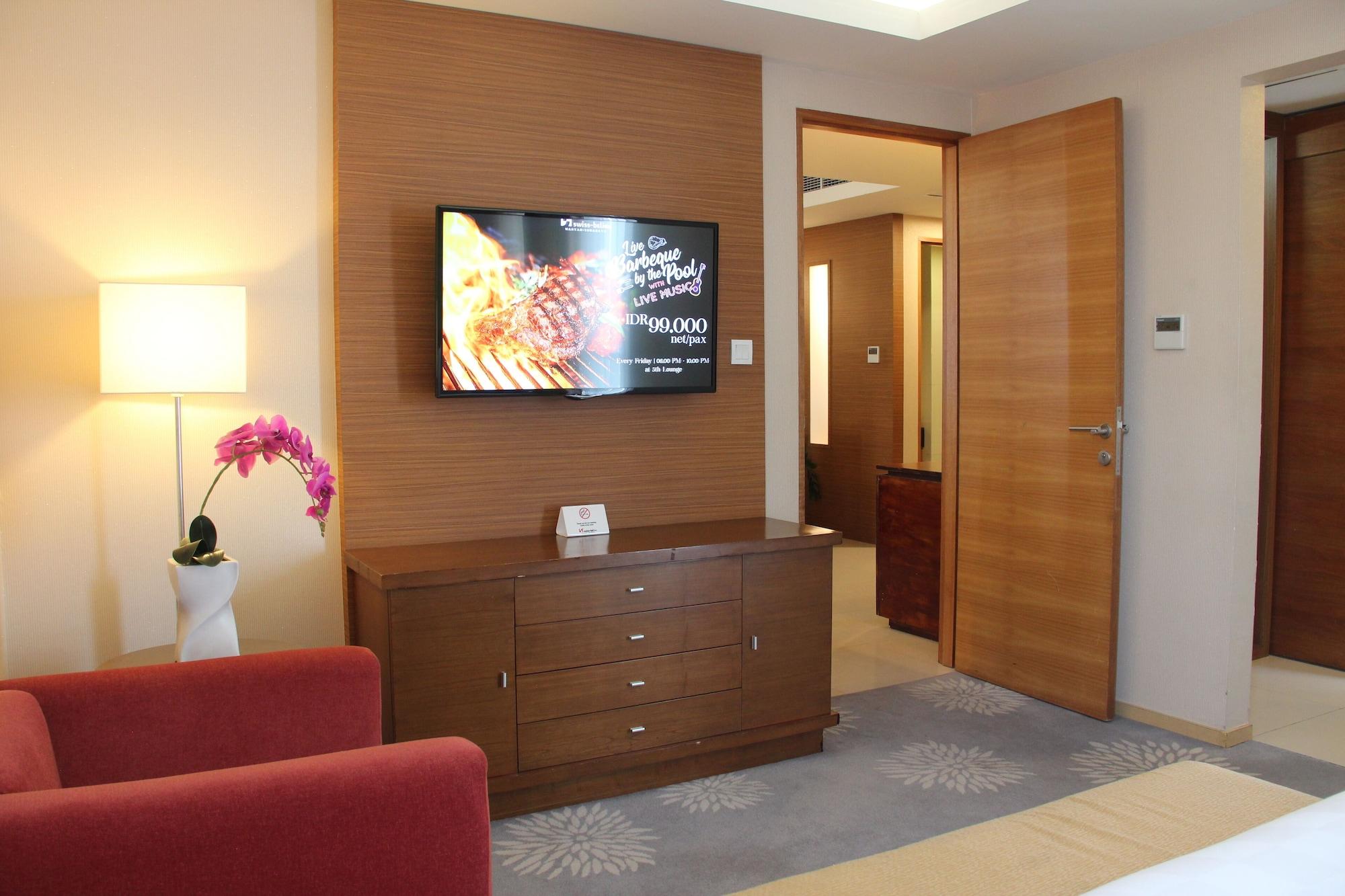 Swiss-Belinn Manyar Surabaya Exterior photo